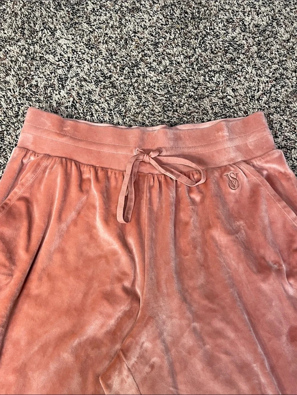 Victoria's Secret Velvet Jogger Pants in Dusty Coral Woman’s Size M | GUC/Flaw